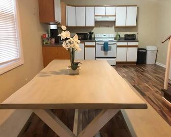 Welcomingtownhome - King Bed - Long Term Stays - Unc - Chapel Hill - Restaurant