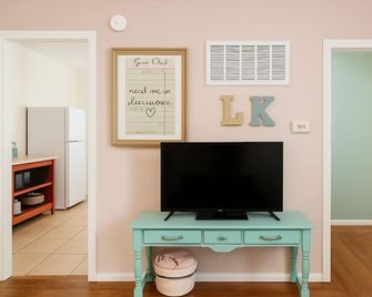 Color Splash 2br – Cozy, Cute Comfort, Close to Ku - Lawrence