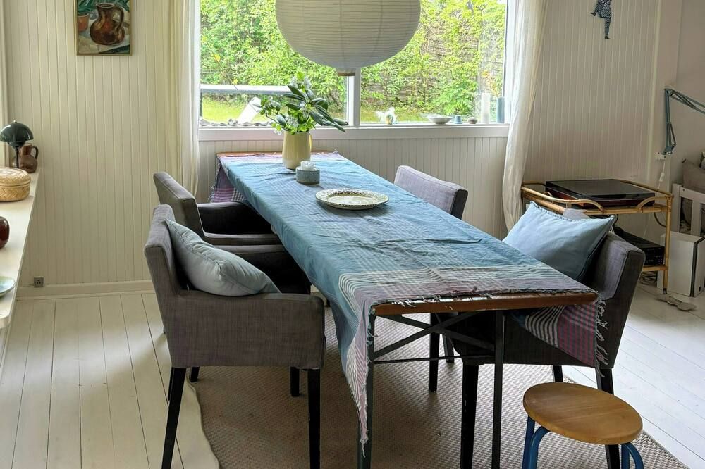 Classic timber cottage close to forest and beach – Frederiksværk