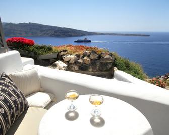 Finesse Suites - Oia - Balcony