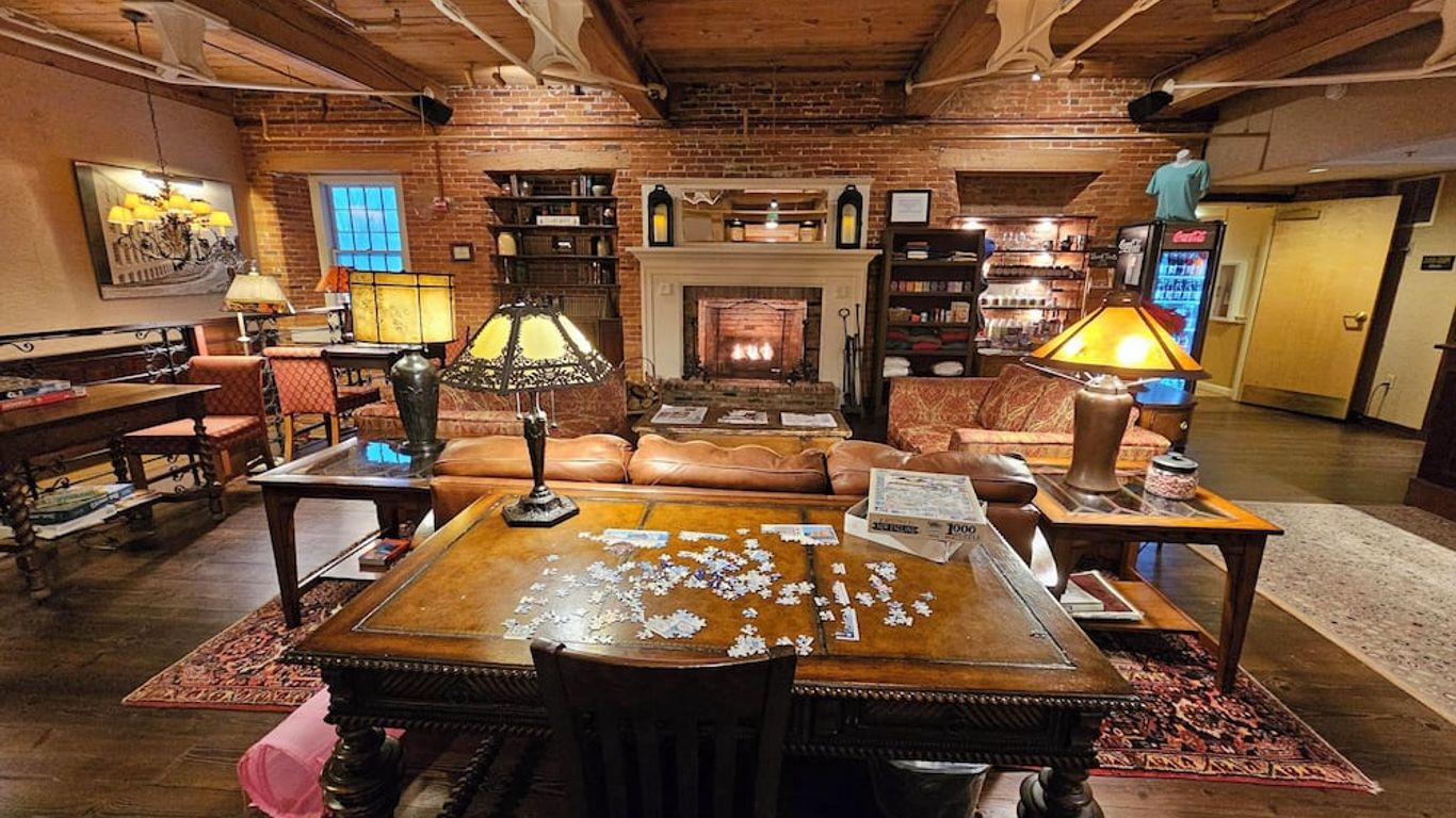 The Common Man Inn & Restaurant