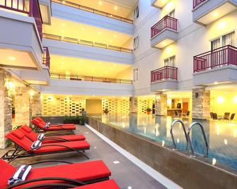 Lombok Plaza Hotel and Convention - Mataram - Havuz