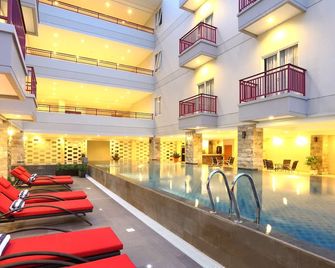 Lombok Plaza Hotel and Convention - Mataram - Pool
