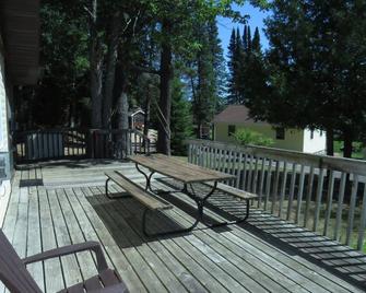 Lac Vieux Desert Waterfront - Watersmeet - Patio