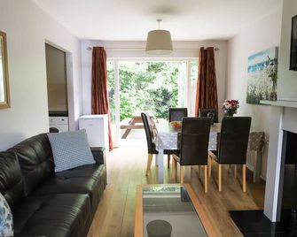 Castle Gardens - 3 Bedrooms - Bunratty - Dining room