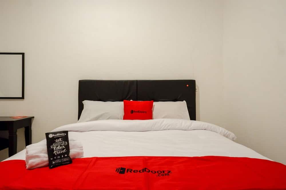 RedDoorz @ Losari Area 2 - מקאסר - חדר שינה