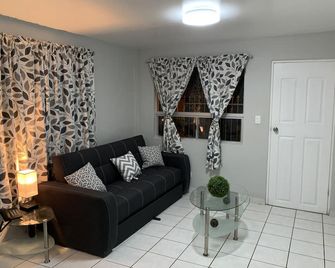 Cozy 3 bedroom house in Ensenada Mexico - Ensenada - Living room