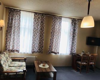 Haus Schlematal Hotel und Restaurant - Bad Schlema - Вітальня