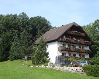 Apartment for 2-4 persons - No. 2 - Apartments Haus Bianca and Sterngut - Unterach - Gebäude