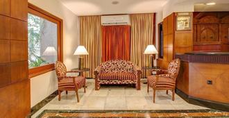 Hotel Yuvraj - Vadodara - Living room