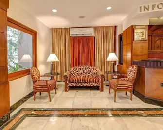 Hotel Yuvraj - Vadodara - Living room