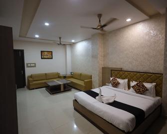 Bhagya Raj Palace Keshavpuram A Luxary Hotel - Канпур - Спальня