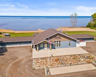 HarborBeach Haven & Event Lodge! 300' of Lakefront - Harbor Beach - Building