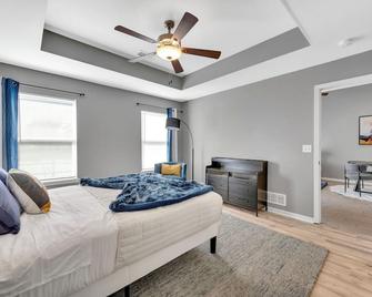 Spacious single-level home w/ ADA access - Blue Springs - Bedroom