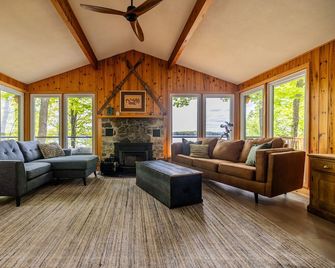 Otter's Holt - Lakeside Retreat With Hot Tub & Sauna - Perth - Living room