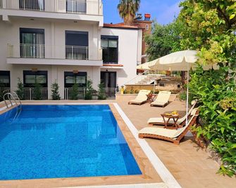 Oregano Side - Side - Piscina