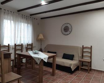 Casa Rural Los Aperos - Herrera del Duque - Sala de estar