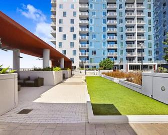High-Rise Apartment with Panoramic Skyline Views - Tampa - Building