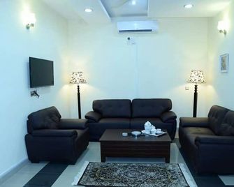 Elite Residence Guest House - Islamabad - Living room
