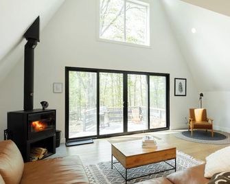 Ridgeview A-Frame: Stylish Kerhonkson Escape - Kerhonkson - Sala de estar