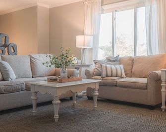 THND is a safe, comfortable, and satisfying rental that feels 'just like home'. - Holland - Living room