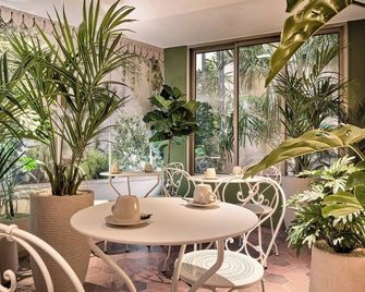 Posy Hotel by Happyculture - Parigi - Patio