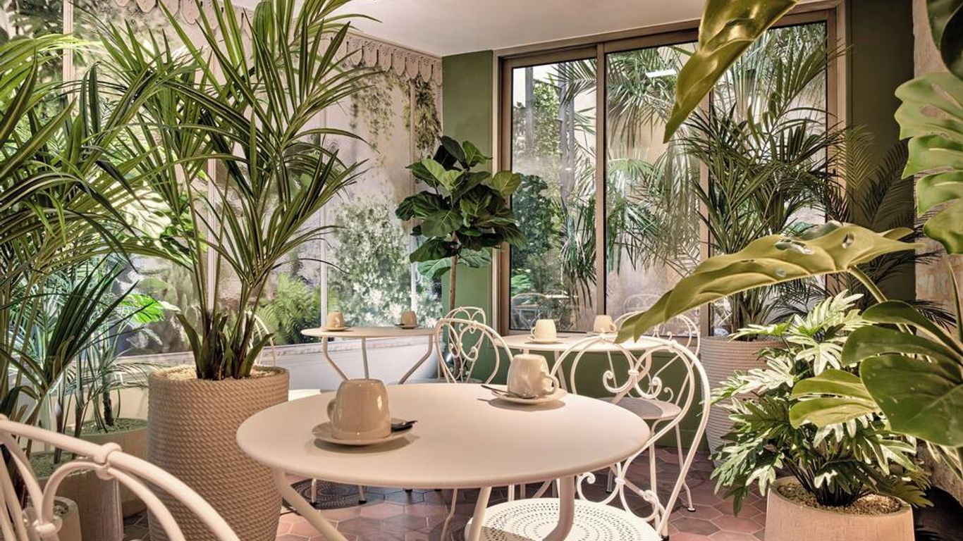 Posy Hotel by Happyculture