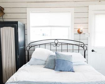 Lighthouse Lane Cottages - Peggy's Cove - Bedroom