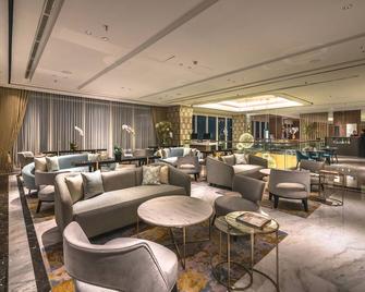 Oakwood Hotel & Residence Surabaya - Surabaya - Lounge