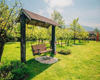 Sapanca Cayir Cimen Otel - Sapanca - Binnenhof