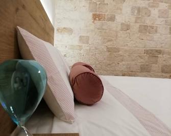 Antiche Mura Apartment 'Bianco di Puglia' cucina 1 camera da letto più divano letto - Turi - Спальня
