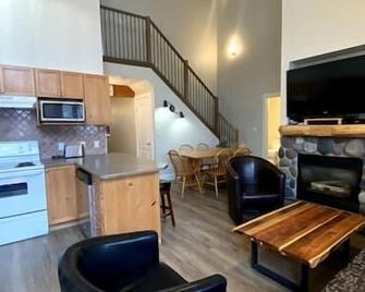 Beautiful, clean 1 bedroom condo with loft - Fernie