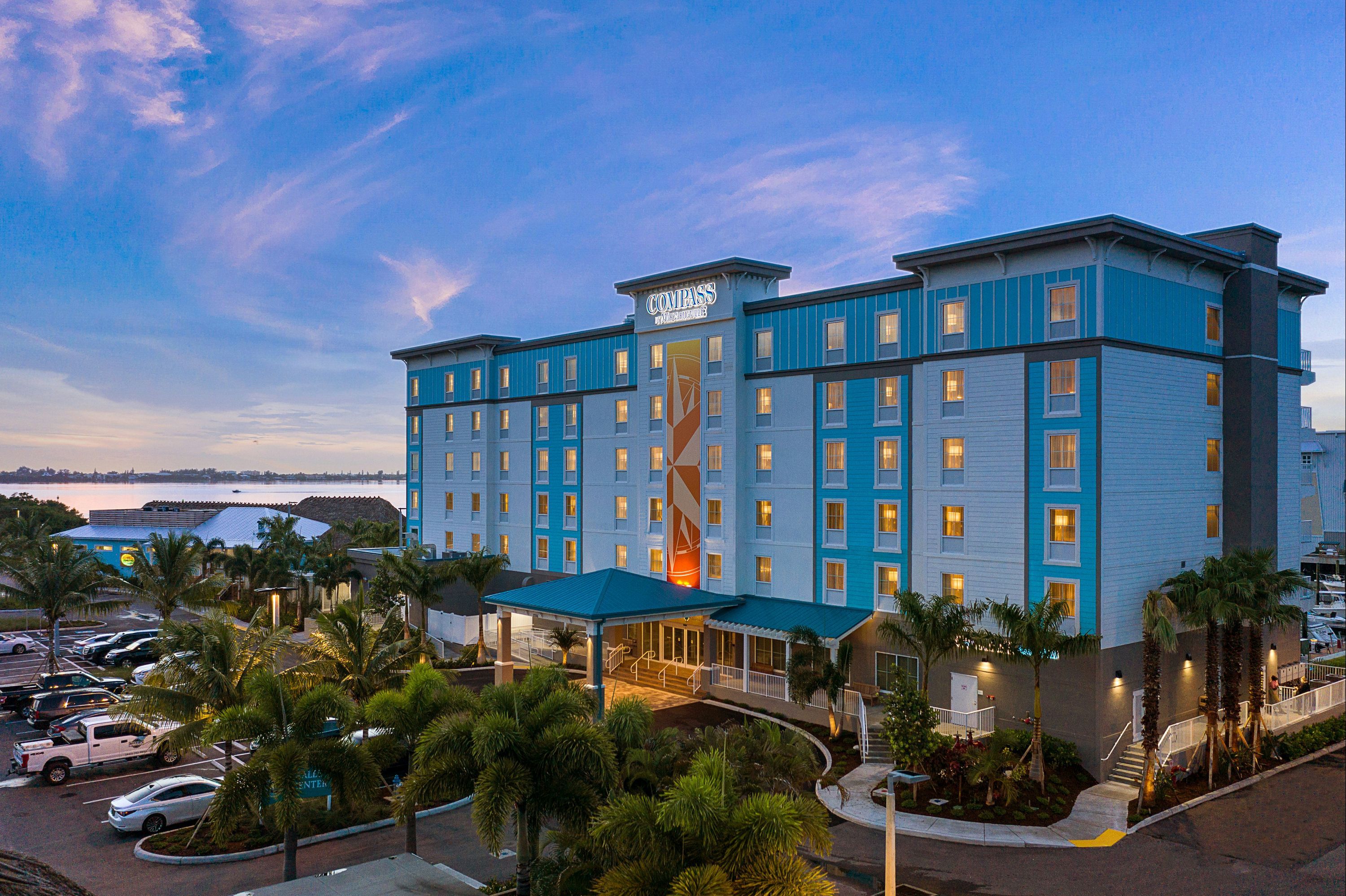 Compass Hotel By Margaritaville, Anna Maria Sound - בריידנטון - בניין