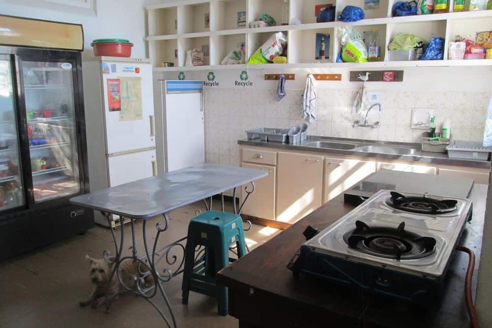 لايت هاوس فارم باك باكرز لودج - كابي تاون - مطبخ