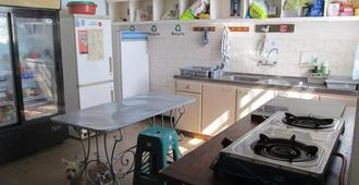 Lighthouse Farm Backpackers Lodge - Cape Town - Kitchen