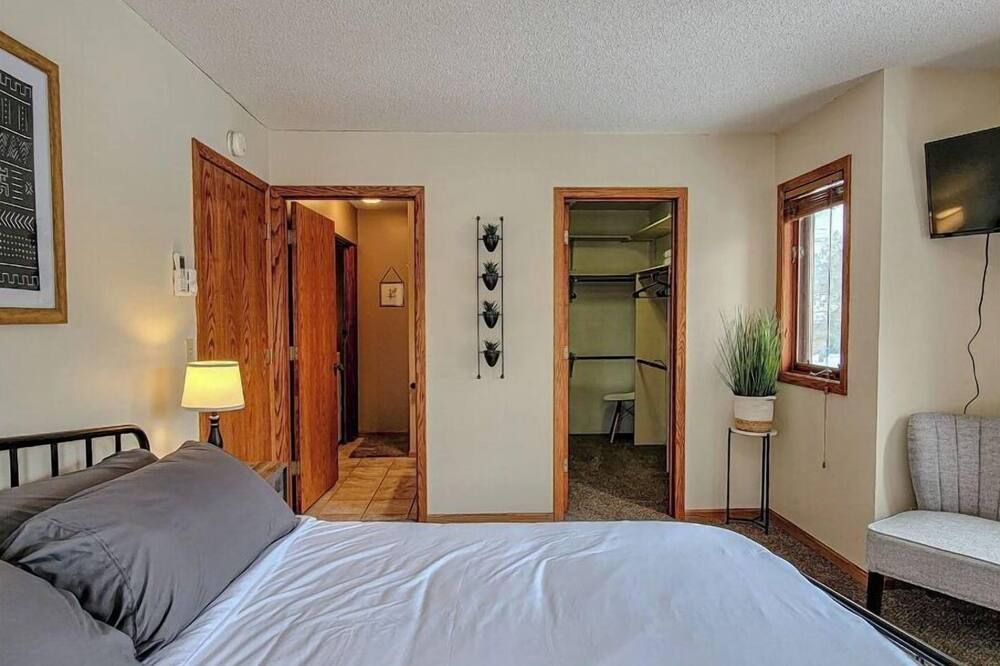 Breezy Hills - Unit 2; Lake Bemidji, King Bed, Kayaks, PB Trail private access - Bemidji - Ložnice