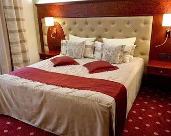 Hotel Residenz Babenhausen - Babenhausen - Schlafzimmer