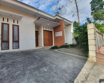 OYO 2264 Hotel Penginapan Citra Syariah - Bukittinggi - Gebäude