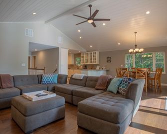 Happy Hideaway - Blue Eye - Living room