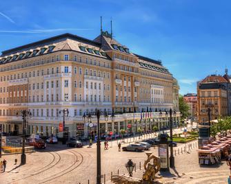 Radisson Blu Carlton Hotel Bratislava - ברטיסלבה - בניין