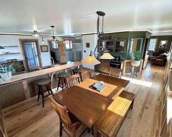 3-bedroom country home in the driftless. - Westby - Comedor
