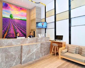 Lavande Hotels Guiyang North Railway Station - Guiyang - Reception