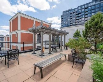 Entire 1 bedroom in the heart of KW downtown across Google - Kitchener - Balcony