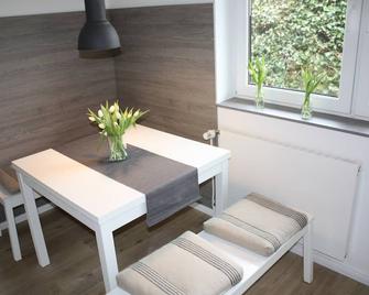 90 sqm sunny apartment with garden use - Garding - Comedor