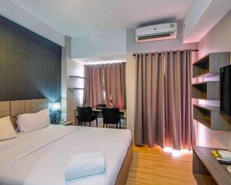 Cozy Living and Homey Studio Apartment at Margonda Residence 5 By Travelio - Depok - Schlafzimmer