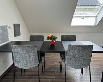 Panoramawohnung in Bonn's Höhenlage - Bonn - Eetruimte