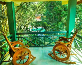 Green Gates Hotel - Kalpetta - Balcony