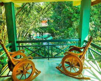 Green Gates Hotel - Kalpetta - Balcony