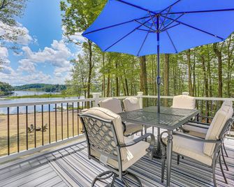 Boat, Fish and Unwind Waterfront Gem in Pocono Mtns - Lake Ariel - Balcón