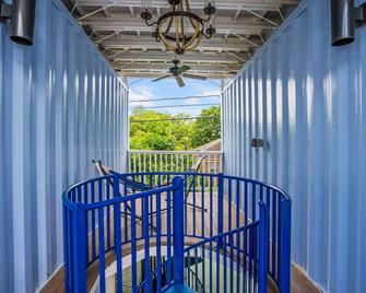 East Downtown Mico-luxe Container living pod #8 - هيوستن - شرفة